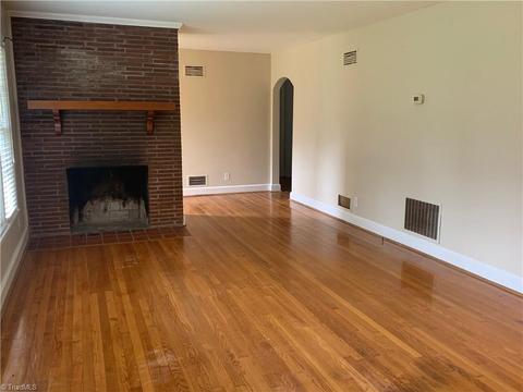 404 Rockspring Rd, High Point, NC 27262 photo 4