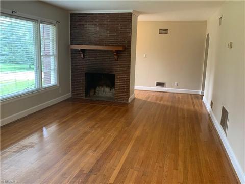 404 Rockspring Rd, High Point, NC 27262 photo 3