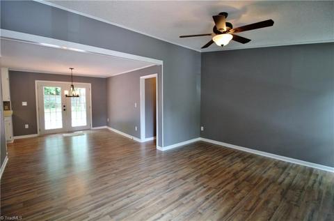 2107 Wickham Ave, High Point, NC 27265 photo 2