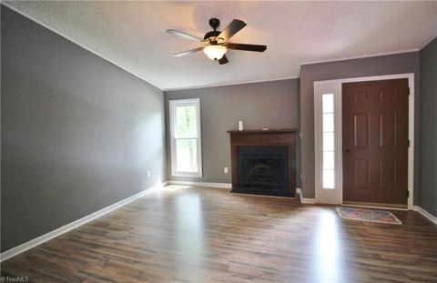 2107 Wickham Ave, High Point, NC 27265 photo 3