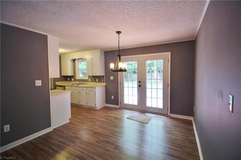 2107 Wickham Ave, High Point, NC 27265 photo 4