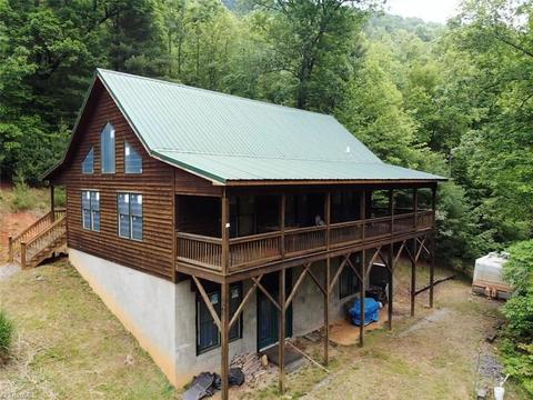 1057 Valley View Dr, Purlear, NC 28665 photo 11