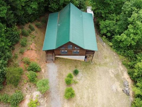 1057 Valley View Dr, Purlear, NC 28665 photo 2
