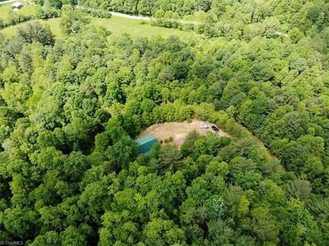 1057 Valley View Dr, Purlear, NC 28665 photo 24