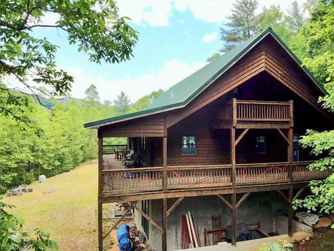 1057 Valley View Dr, Purlear, NC 28665 photo 1
