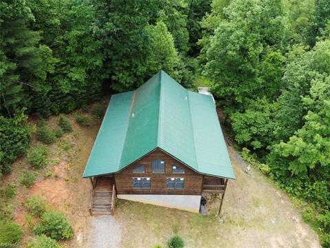 1057 Valley View Dr, Purlear, NC 28665 photo 3