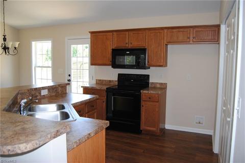 4632 Colonial Cir, Trinity, NC 27370 photo 6