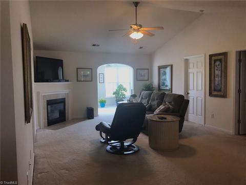 659 Chas Ct, High Point, NC 27265 photo 4