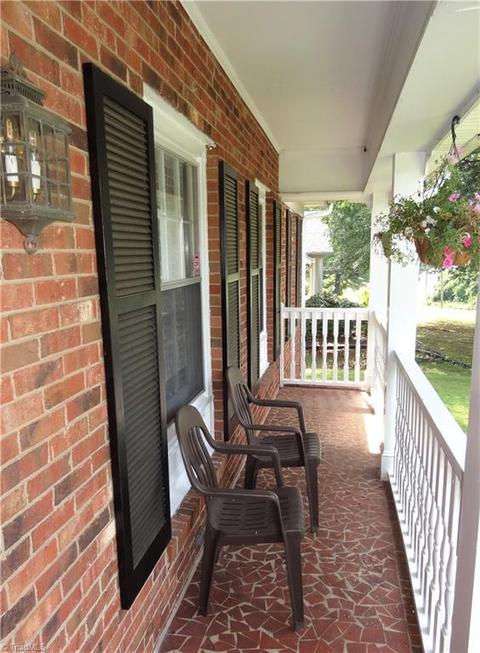 2735 Farmbrook Rd, Winston Salem, NC 27103 photo 4