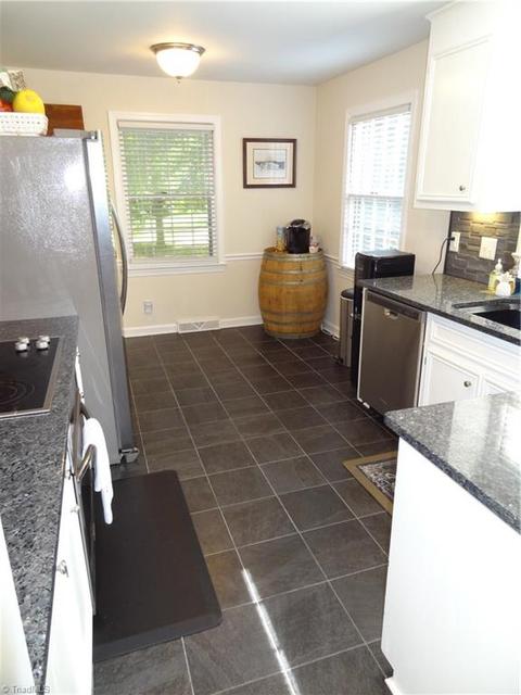 2735 Farmbrook Rd, Winston Salem, NC 27103 photo 9