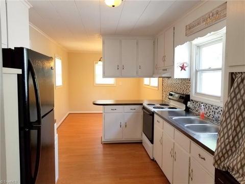 203 Upton St, Randleman, NC 27317 photo 3