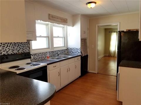 203 Upton St, Randleman, NC 27317 photo 4