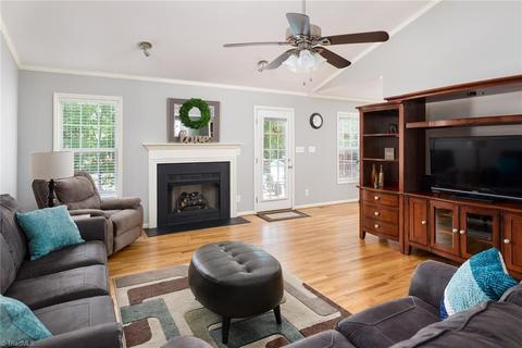 401 Wyndham Ave, High Point, NC 27265 photo 2