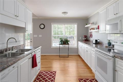 401 Wyndham Ave, High Point, NC 27265 photo 8
