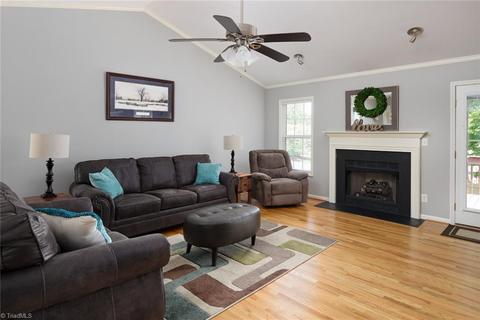 401 Wyndham Ave, High Point, NC 27265 photo 3