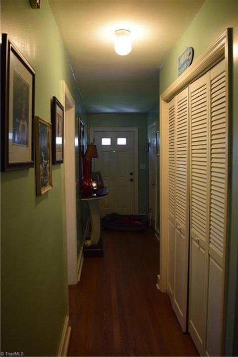 406 Sunset Dr, High Point, NC 27262 photo 4