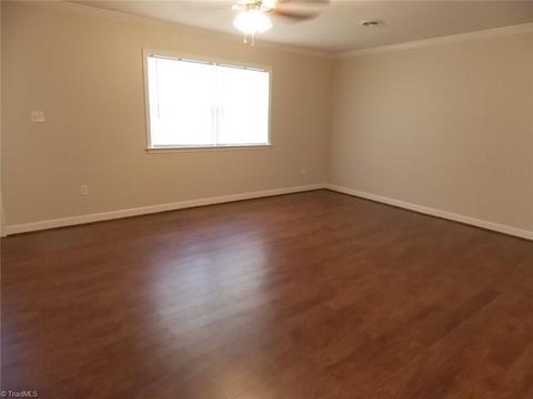 592 E Pine St, Mount Airy, NC 27030 photo 8