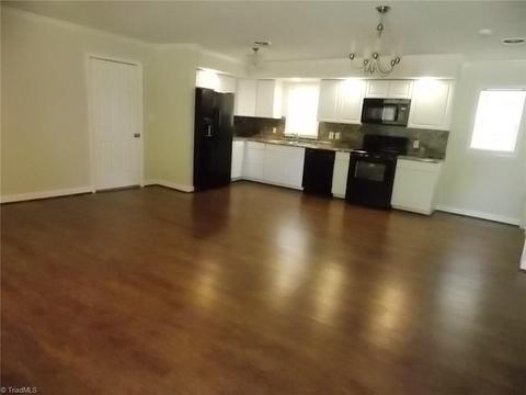 592 E Pine St, Mount Airy, NC 27030 photo 6
