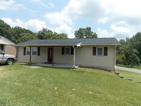 592 E Pine St, Mount Airy, NC 27030 photo 1