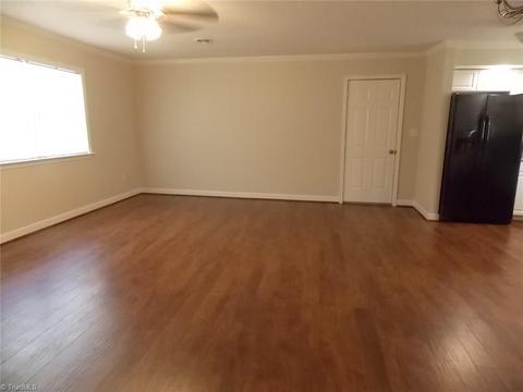 592 E Pine St, Mount Airy, NC 27030 photo 7