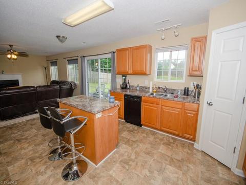 1824 Chatfield Dr, High Point, NC 27260 photo 5