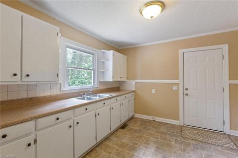 403 Monnell Dr, High Point, NC 27265 photo 9