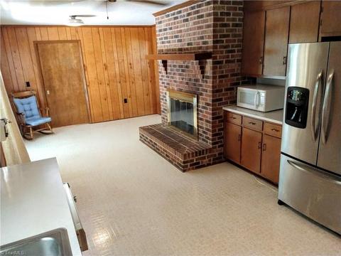 1123 E Springfield Rd, High Point, NC 27263 photo 7