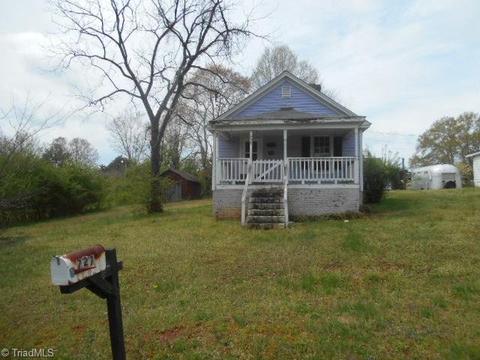 727 Circle Dr, Eden, NC 27288 photo 1