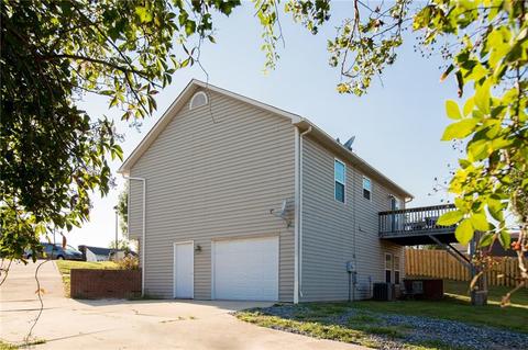 2464 Aston Ct, High Point, NC 27265 photo 9