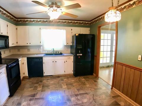 171 Ashley Dr, Dobson, NC 27017 photo 9