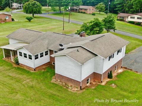 171 Ashley Dr, Dobson, NC 27017 photo 4