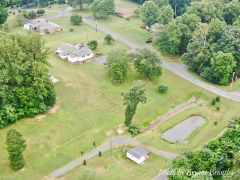 171 Ashley Dr, Dobson, NC 27017 photo 3