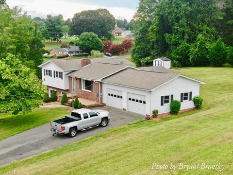 171 Ashley Dr, Dobson, NC 27017 photo 5