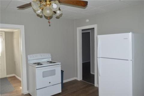 327 S 4th Ave, Mayodan, NC 27027 photo 9