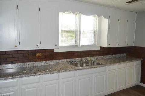 327 S 4th Ave, Mayodan, NC 27027 photo 8