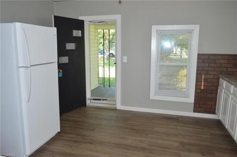 327 S 4th Ave, Mayodan, NC 27027 photo 3