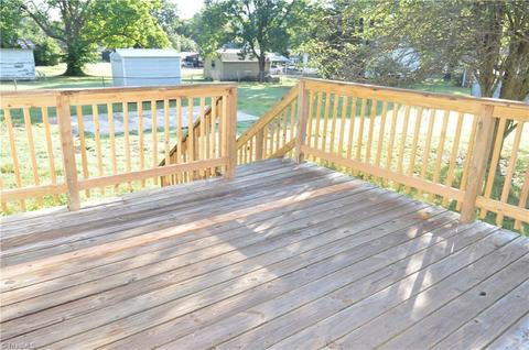 327 S 4th Ave, Mayodan, NC 27027 photo 6
