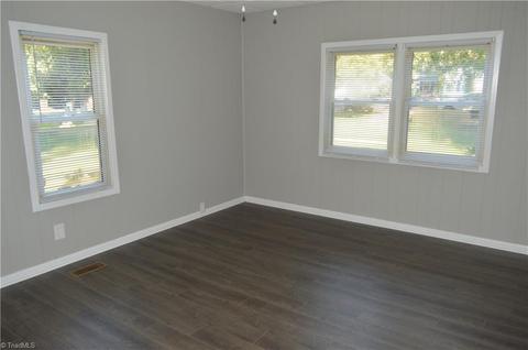 327 S 4th Ave, Mayodan, NC 27027 photo 10
