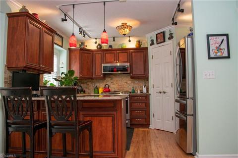 1405 Spring Tree Ct, High Point, NC 27265 photo 8
