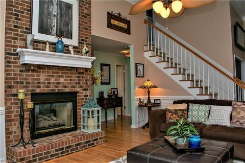1405 Spring Tree Ct, High Point, NC 27265 photo 6