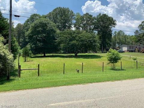 1499 Skeens Mill Rd, Trinity, NC 27370 photo 3