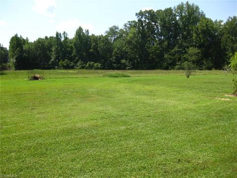 1208 Foxfire Rd, Asheboro, NC 27205 photo 9