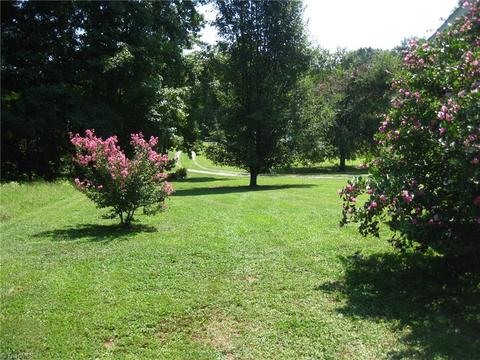 1208 Foxfire Rd, Asheboro, NC 27205 photo 3