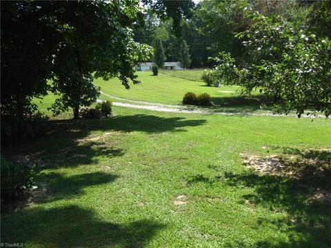 1208 Foxfire Rd, Asheboro, NC 27205 photo 5