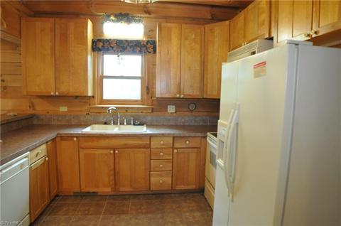 255 Valley View Dr, Purlear, NC 28665 photo 9