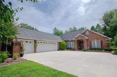 8 Paddock Ln, Thomasville, NC 27360 photo 1