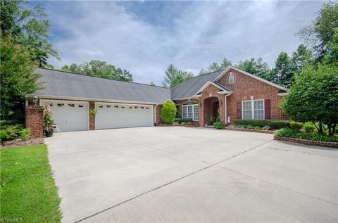 8 Paddock Ln, Thomasville, NC 27360 photo 2