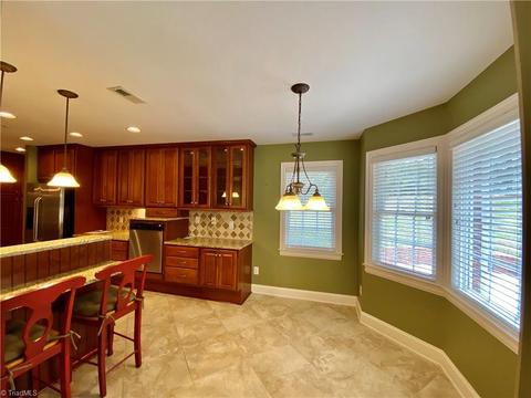 8 Paddock Ln, Thomasville, NC 27360 photo 9