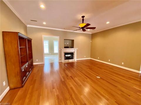 8 Paddock Ln, Thomasville, NC 27360 photo 3