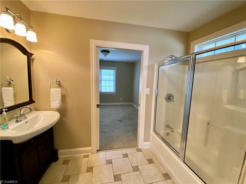 8 Paddock Ln, Thomasville, NC 27360 photo 22